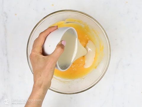 Low-Carb Carrot, Zucchini & Lemon Curd Poke Cake (low-carb, gluten-free, primal) Low-Carb Carrot & Lemon Curd Poke Cake